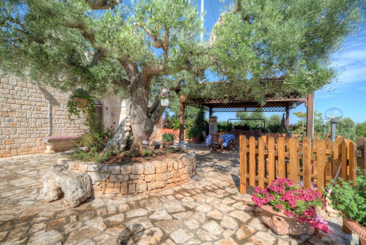 הוילה אוסטוני Trullo Paan By Typney מראה חיצוני תמונה
